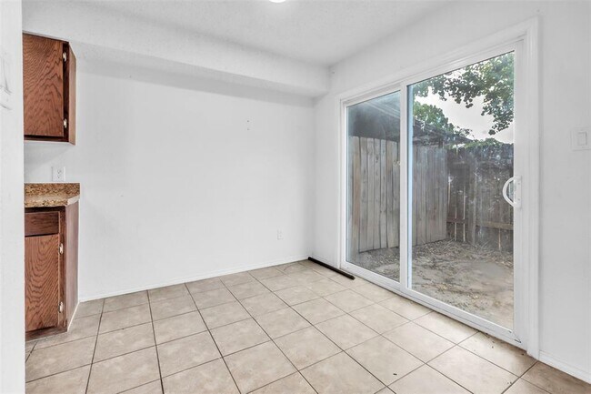 Building Photo - 5805 Cougar Dr