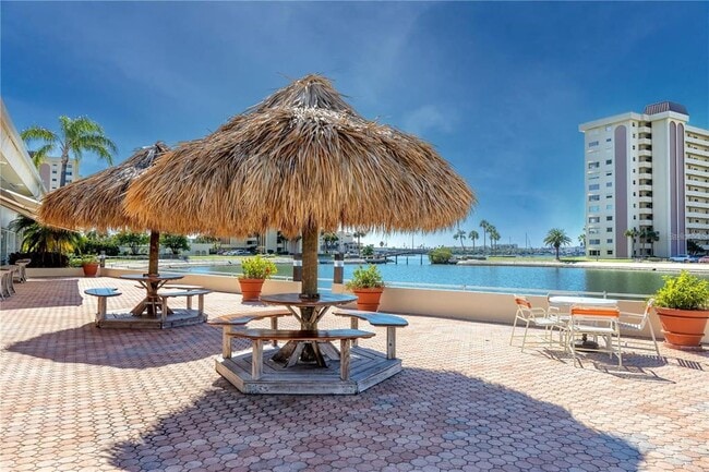 Building Photo - 4650 Cove Cir