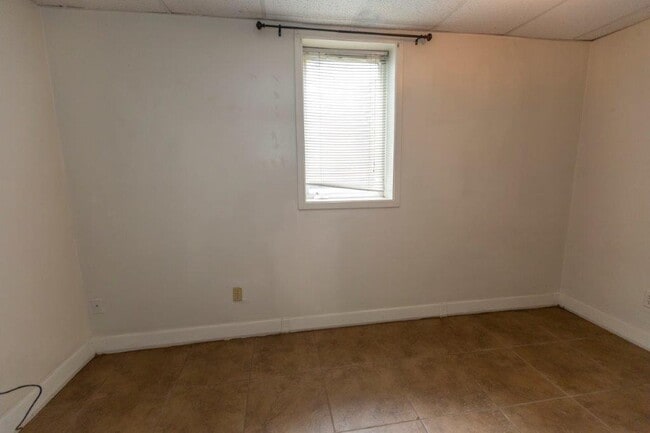 Building Photo - 509 E Davenport St