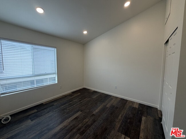 Building Photo - 1127 Glenville Dr