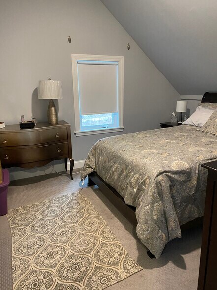 Building Photo - 10 Beehive Dr