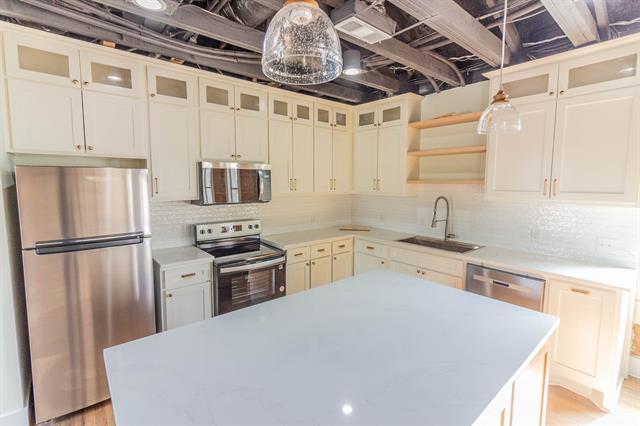 Building Photo - 219 W Mulberry St