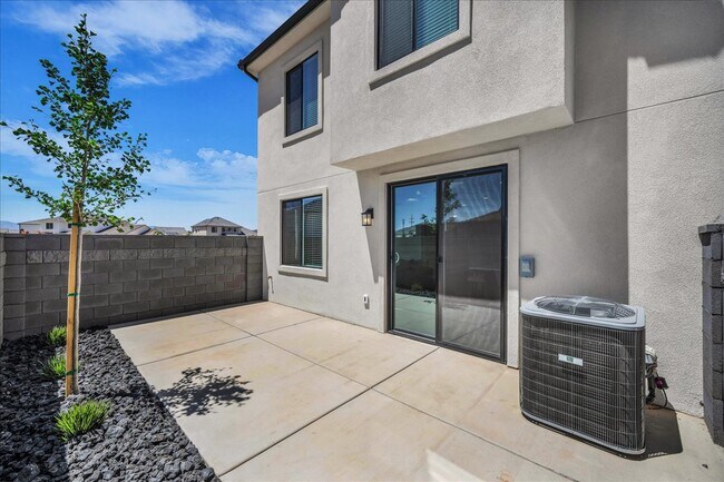 Building Photo - 522 Livy Ln
