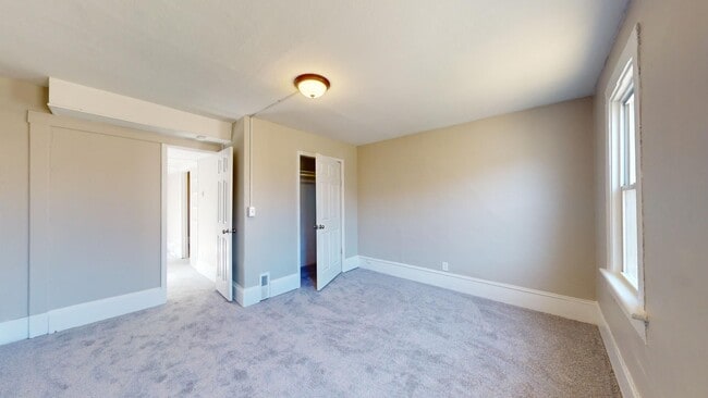 Building Photo - Clark / Fulton Area - 4 Bedroom Single Fam...