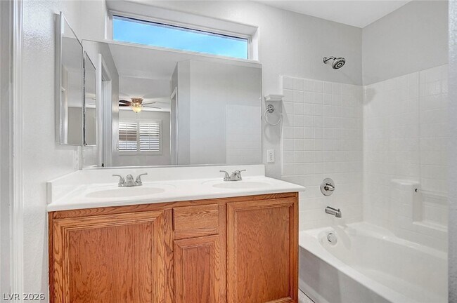 Building Photo - 514 Eresma St