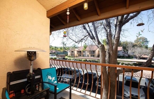 Building Photo - Upstairs 2 Bedroom 2 Bath Condo Available ...