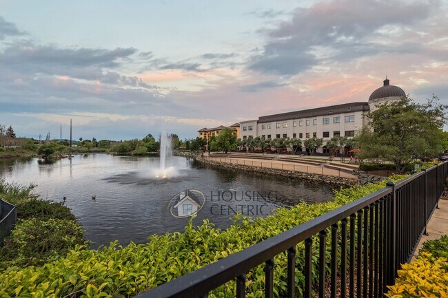 Building Photo - Breathtaking Luxury Custom Rental in Guard Gated Serrano Golf Community!!