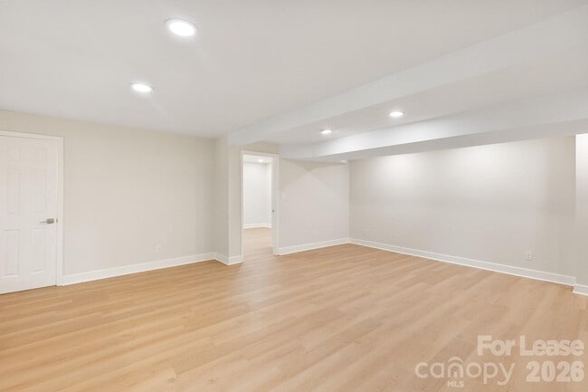 Building Photo - 100 Chadmore Dr
