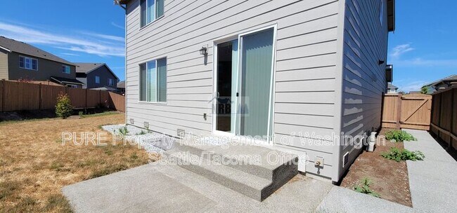 Building Photo - 6925 Honeylocust Ct NE