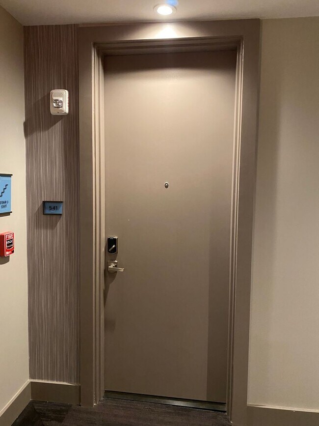 Building Photo - Gorgeous 2 Bedroom Condo in Oxon Hill!