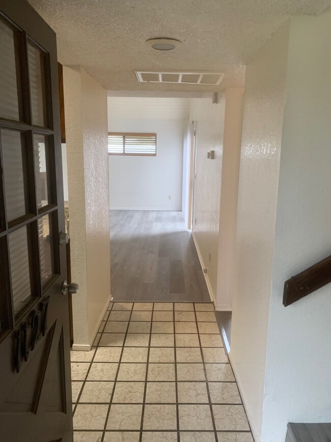 Building Photo - 1127 Bel Aire Cir