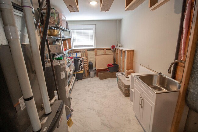 Building Photo - 3104 Oak Lawn Dr