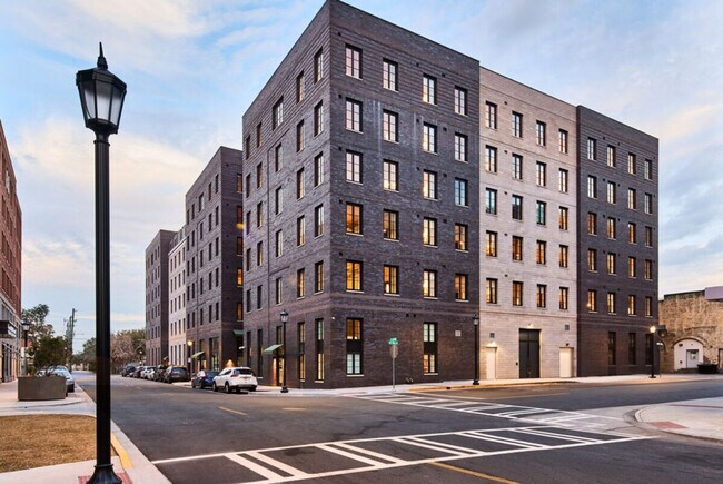 Building Photo - 110 Ann St