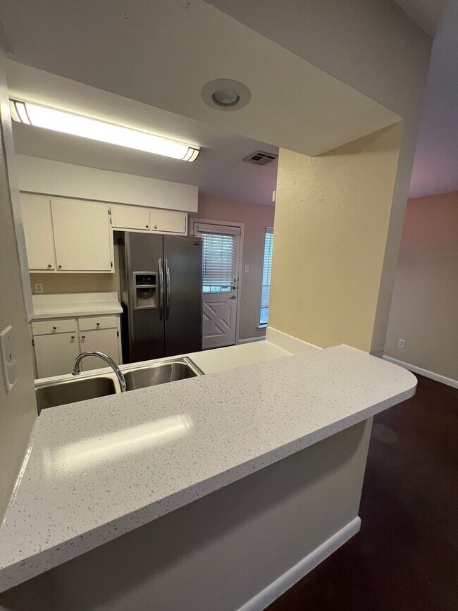 Building Photo - Great home in the heart of South Austin!