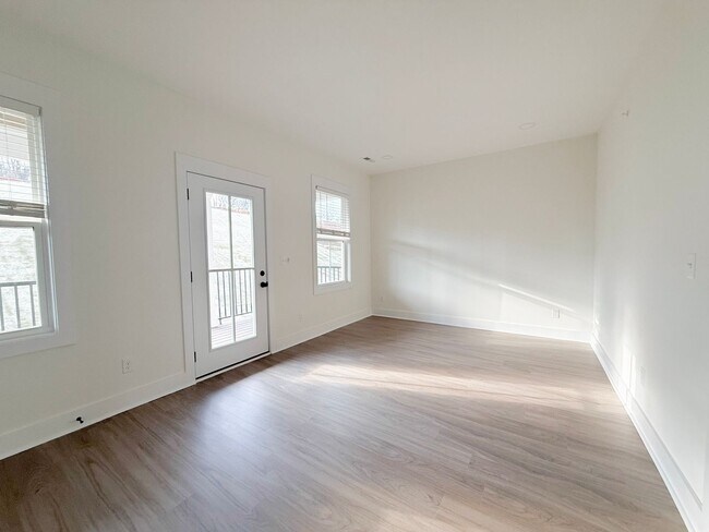 Building Photo - Spacious 4-Bedroom Townhome at Highbury + Summer Special