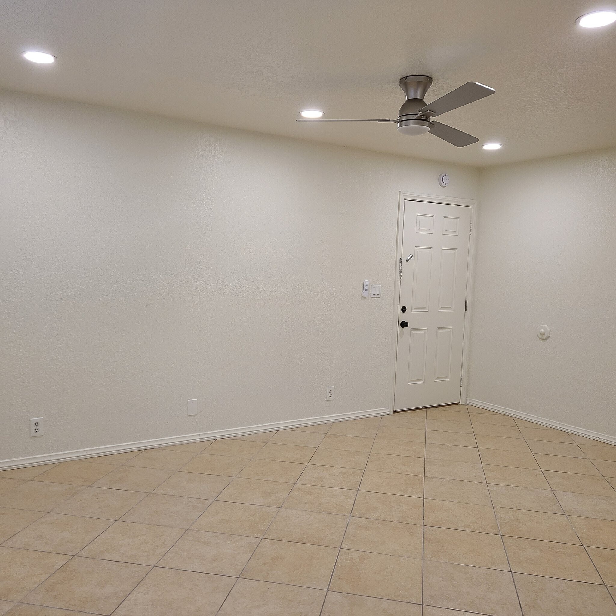 Building Photo - 261 Cottonwood Dr