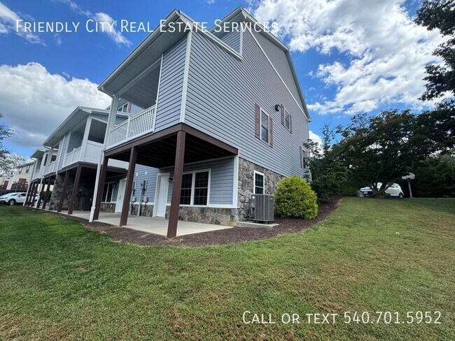 Building Photo - 1131 Lincolnshire Dr