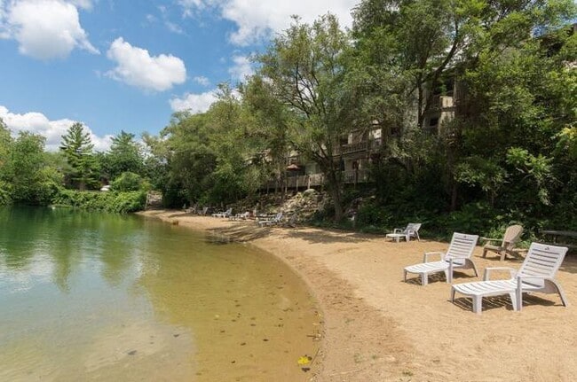 Building Photo - Marble Cliff Condo With Lake Access!