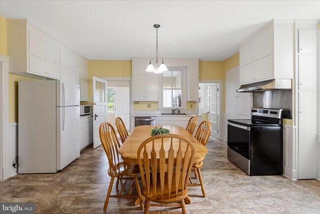 Building Photo - 5452 Middle Rd