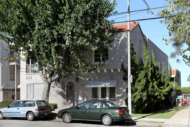 Building Photo - 2209 E 6th St