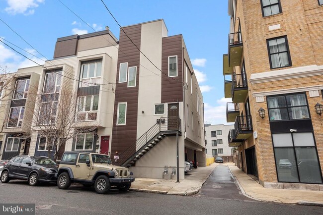 Building Photo - 211 Green St