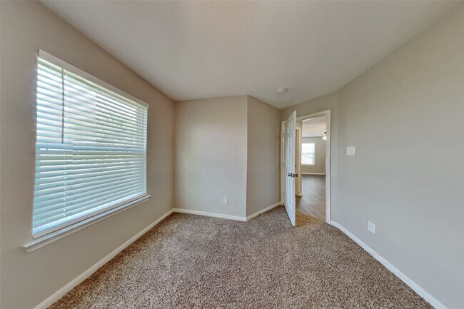 Building Photo - 17919 Royal Gate Ln