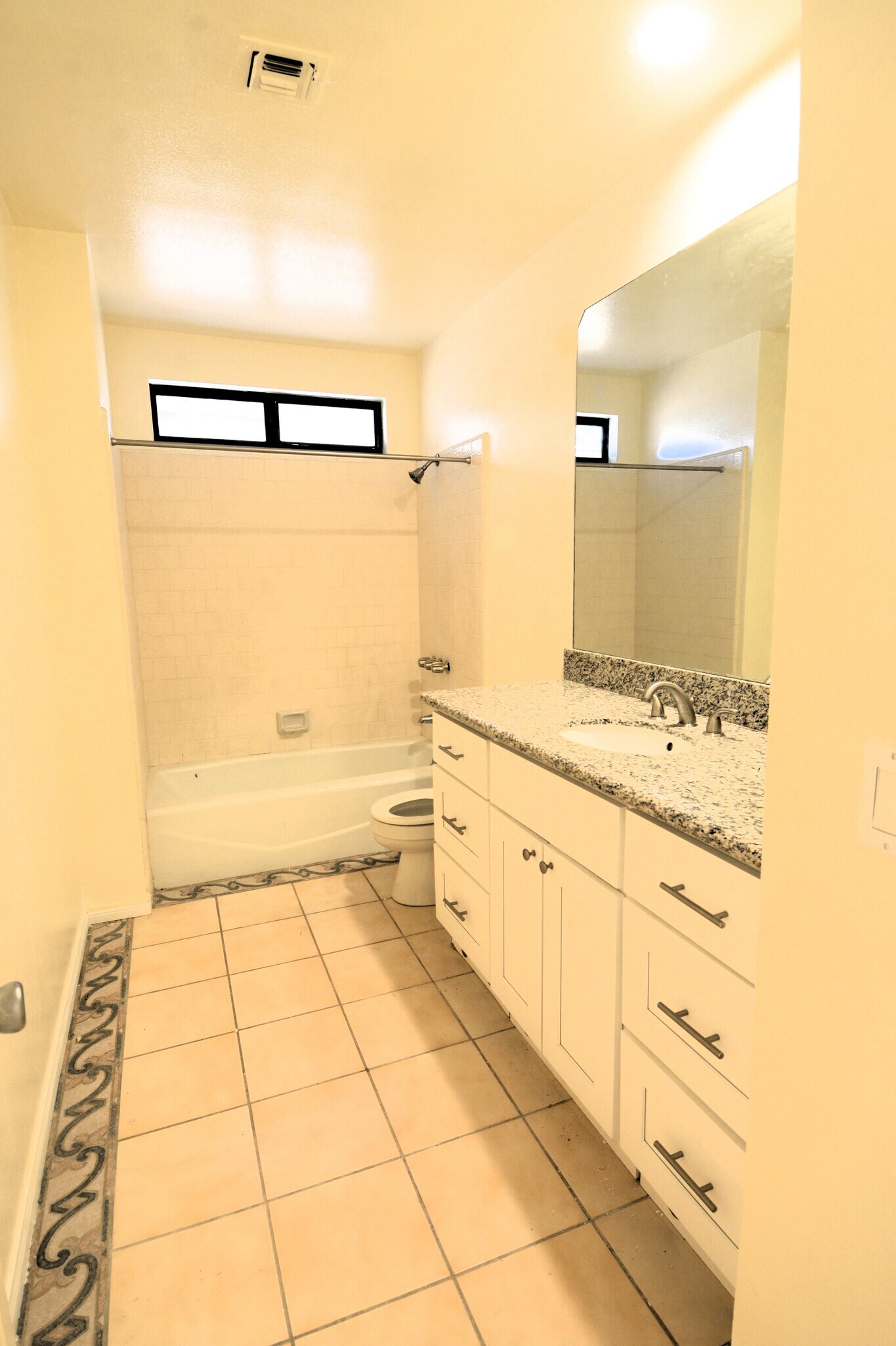 Building Photo - 5426 Mariposa Ave