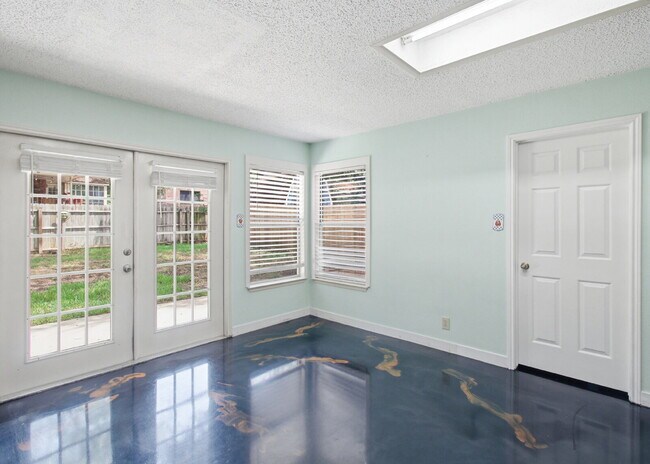Building Photo - "Charming 3-Bed in Schertz with Spacious 2246 Sq Ft Layout!"