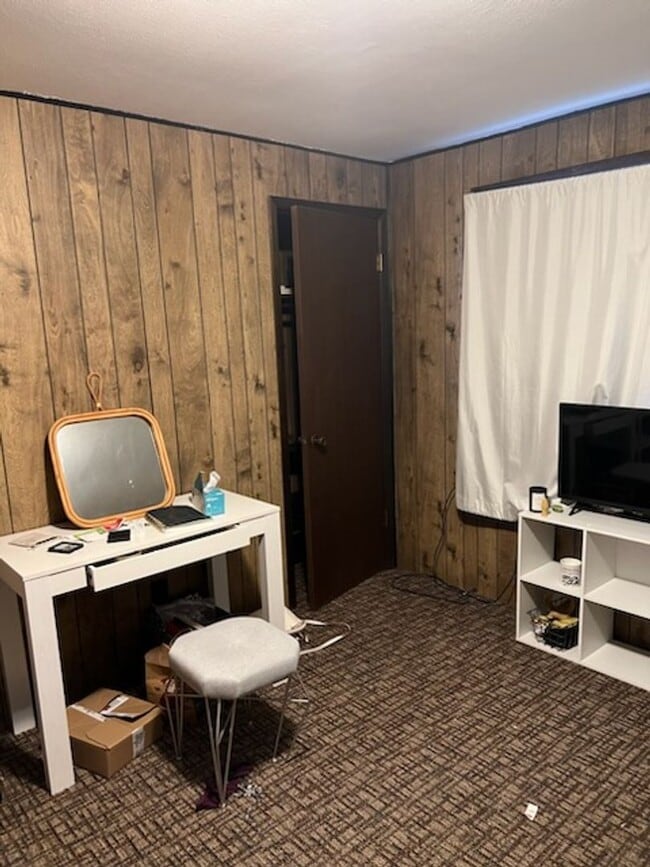 Building Photo - 7917-19 University