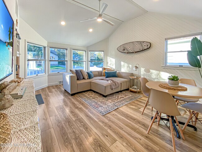 Building Photo - 110 Curtis Pl