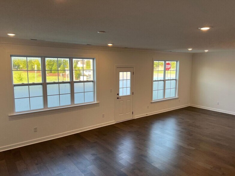 Building Photo - 901 Brenner Rd