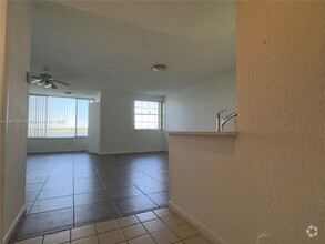 Building Photo - 2831 N Oakland Forest Dr