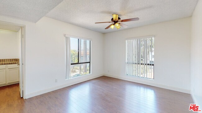 Building Photo - 144 N Hamilton Dr