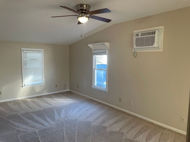 Building Photo - Historic Home 3BR / 2BA Detached Garage, W...