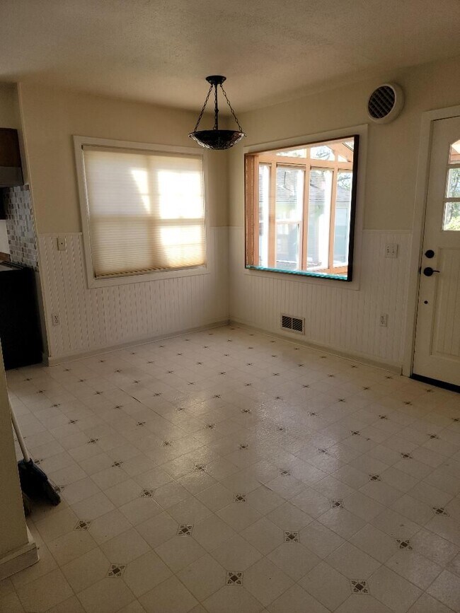 Building Photo - Beautiful Craftsman-style 3 bedroom, 2 bath home (1632 sq ft)  near Lake Steilacoom PLUS studio c...