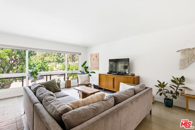 Building Photo - 5625 Green Valley Cir