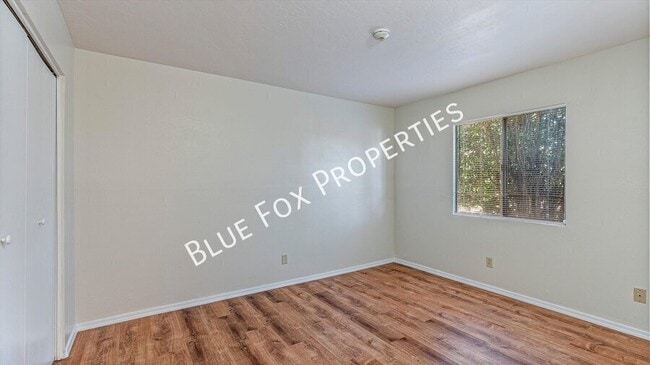 Building Photo - 1810 E Blacklidge Dr
