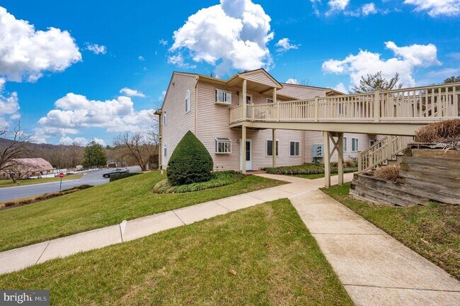 Building Photo - 10247 Redtail Ct