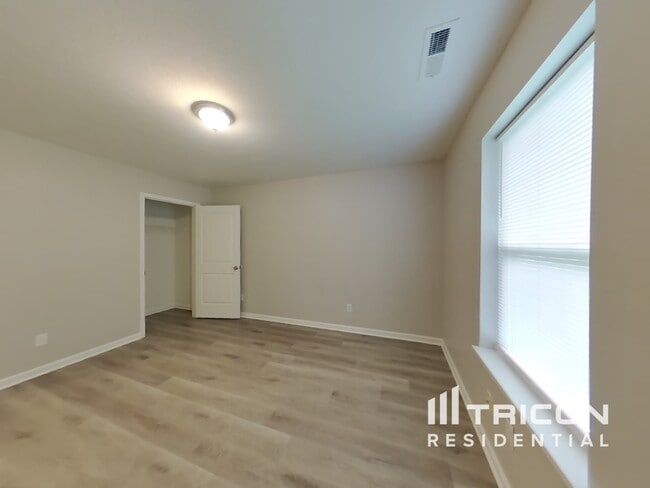 Building Photo - 972 Martin Dr