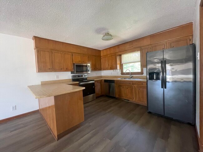 kitchen - 2656 Fairforest Clevedale Rd