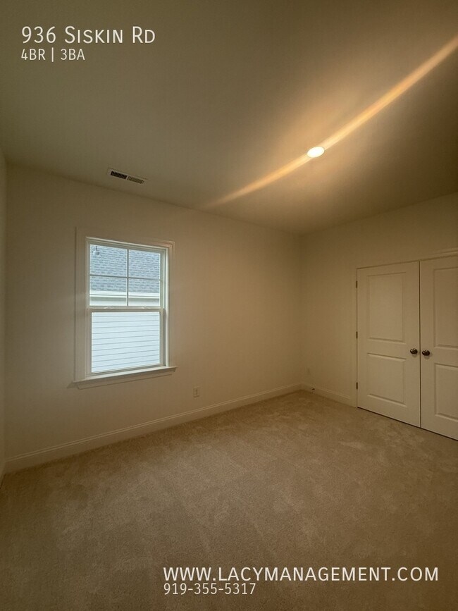Building Photo - 936 Siskin Rd