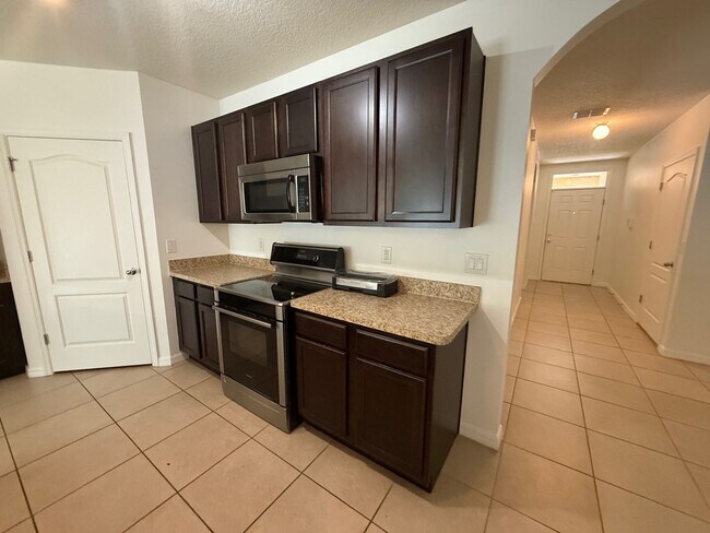 Building Photo - 4/2 Haines City Home