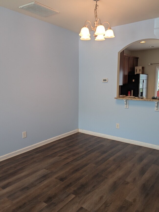 Building Photo - Charming 3-Story Townhome in Shiloh Grove
