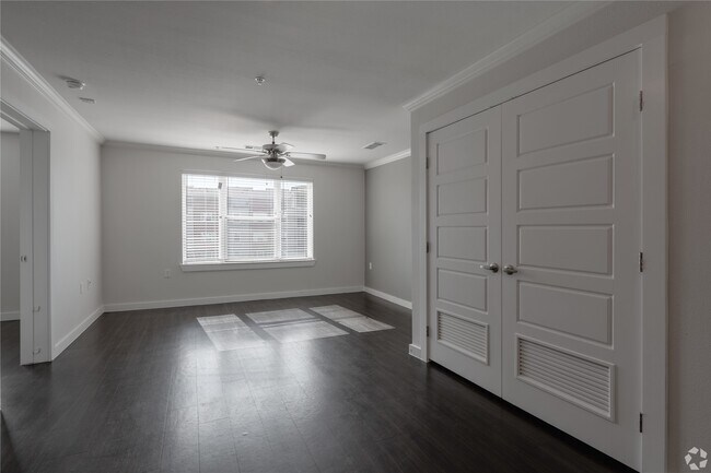 Building Photo - 2401 E Oltorf St