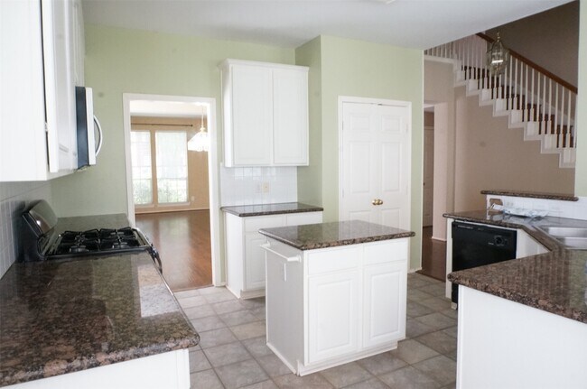 Building Photo - 2114 Madewood Dr