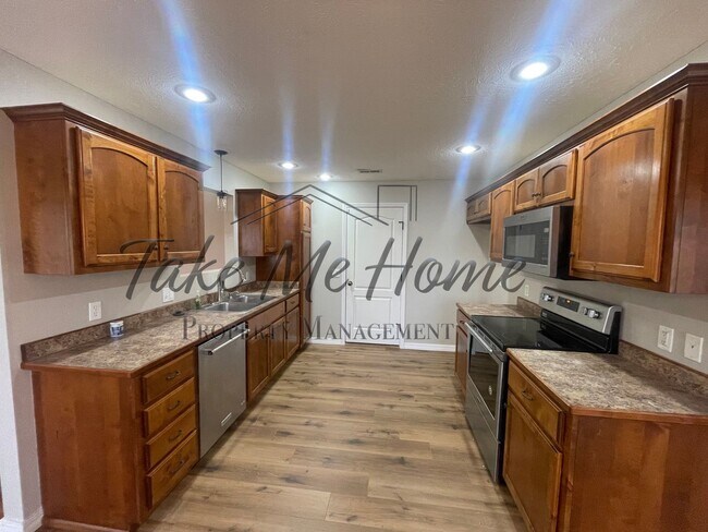 Building Photo - Modern 4-Bed, 2-Bath Home for Rent in Republic – 3-Car Garage & Private Fenced Yard