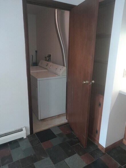 Laundry room - 113 Raylinsky Rd