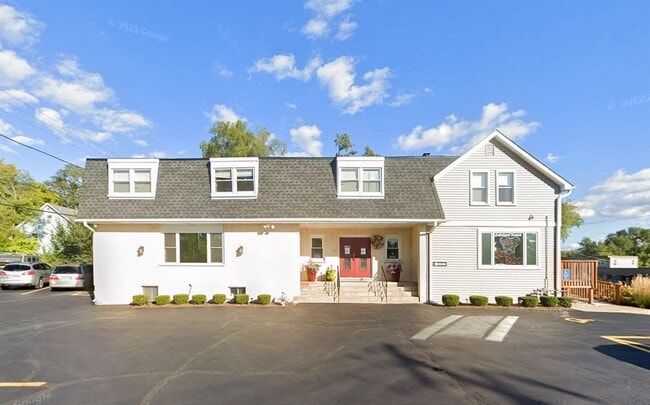 Primary Photo - 106 E State Rd