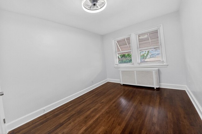 Building Photo - Newly Renovated 5BR/2BA Rowhome