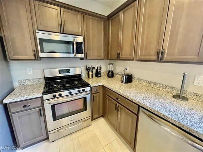 Building Photo - 173 Elexese Ct